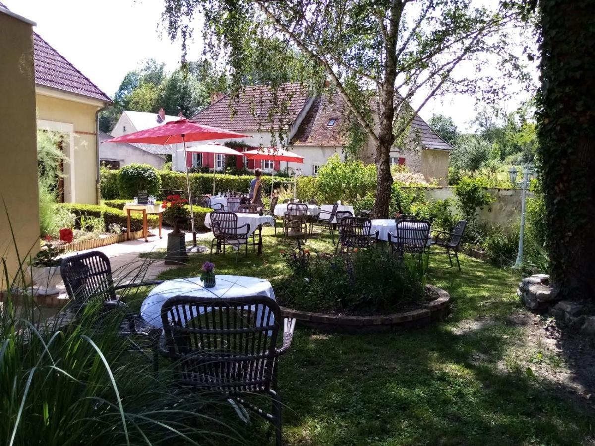 Hostellerie Du Chateau Bellenaves ภายนอก รูปภาพ