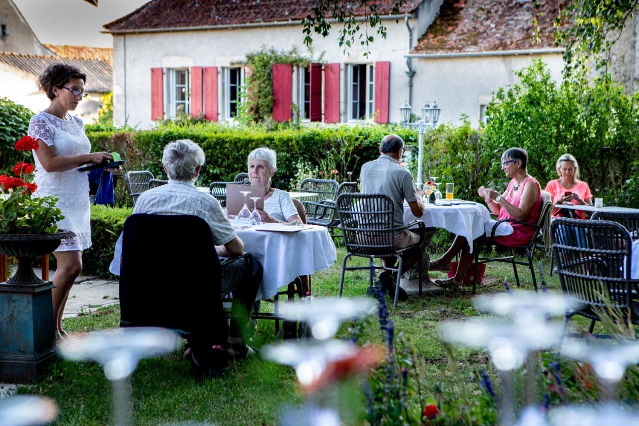 Hostellerie Du Chateau Bellenaves ภายนอก รูปภาพ